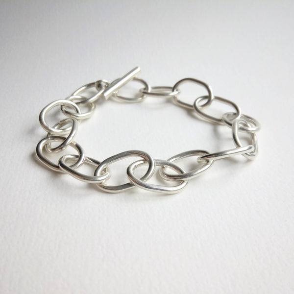 Contemporary sterling silver bracelet, shaped in chain link for an industrial chic look.