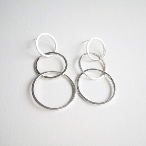 Square wire triple hoops. Stud setting.